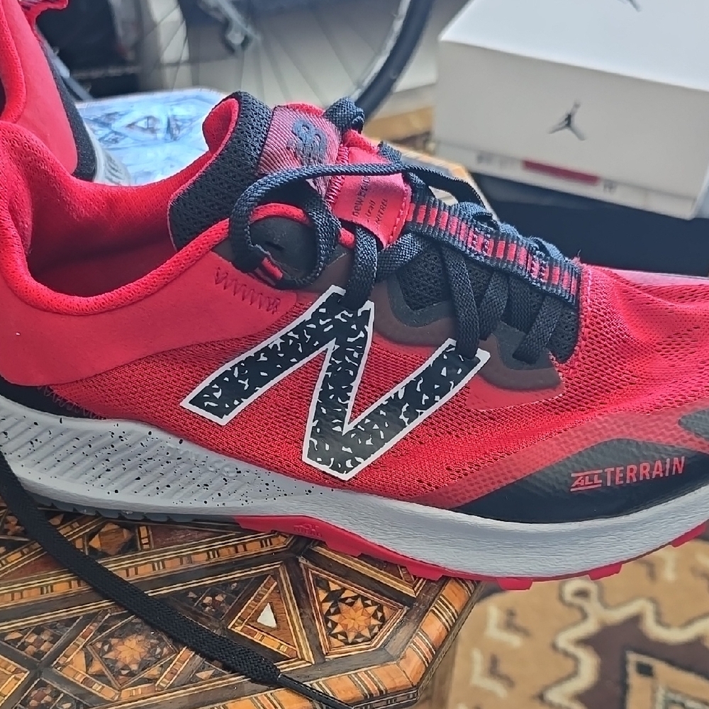 New Balance Nitrel v4 black and red trainers 9.5 in men's